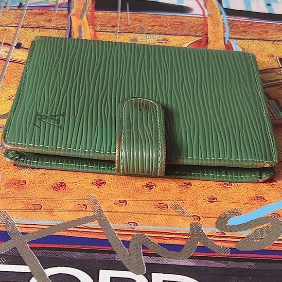 Green Louis Vuitton Epi Snap Wallet - Picture 11 of 16